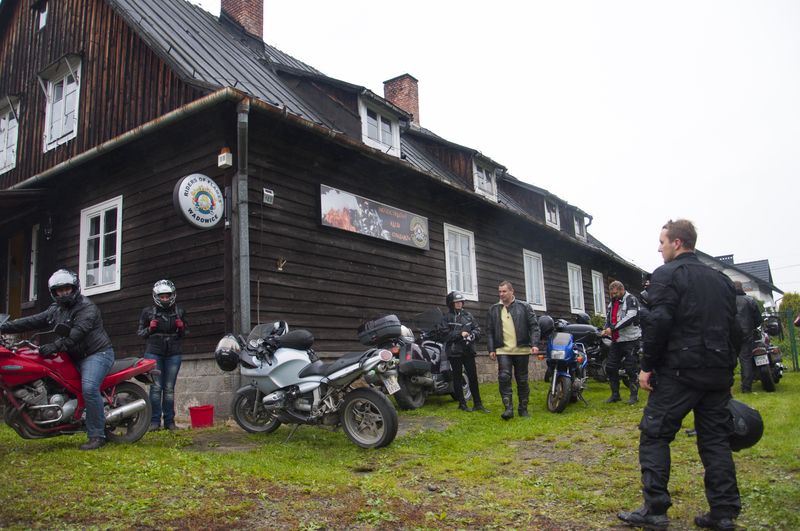 Motocykliści odwiedzili siedzibę klubu Riders Of Flames