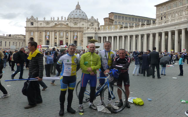 W 98 godzin rowerami z Wadowic do Watykanu