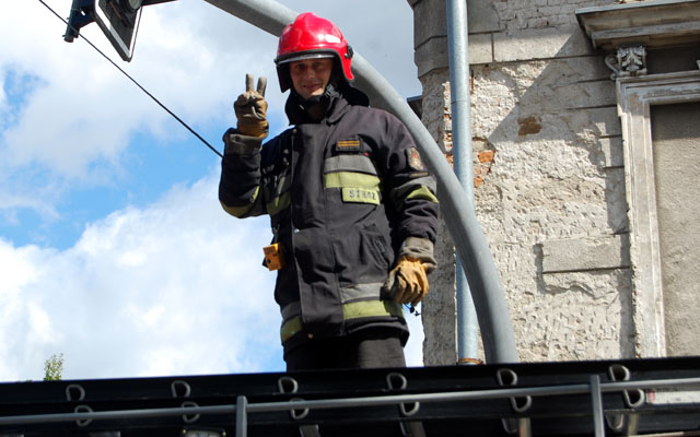 Polacy najbardziej ufają strażakom