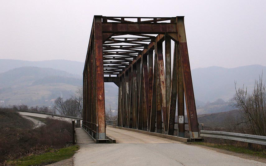 Ostatnie dni mostu w Mucharzu. Zaczynają rozbiórkę