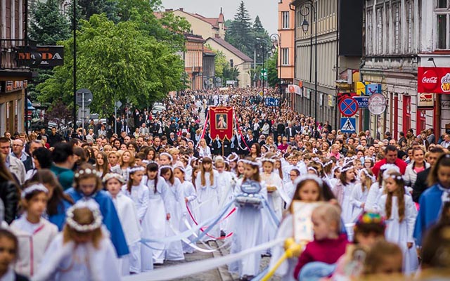 Tysiące osób  przeszło ulicami Wadowic w procesji Bożego Ciała