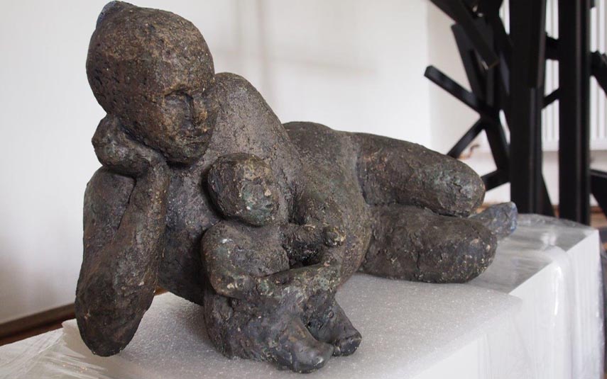 Rzeźby Wandy Śledzińskiej do zobaczenia w stryszowskim dworze