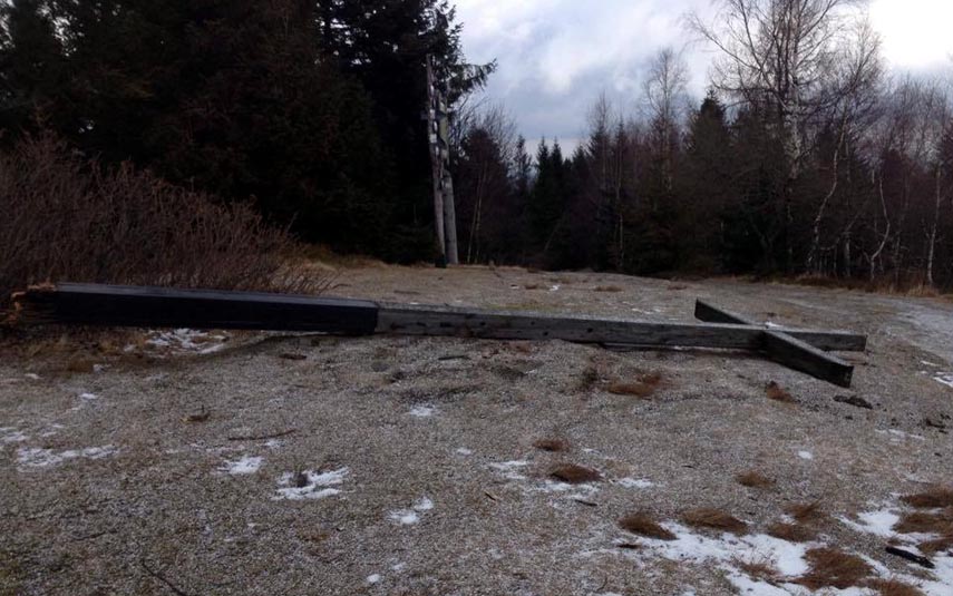 Wichura złamała krzyż na Leskowcu. Ale to nie jedyne straty