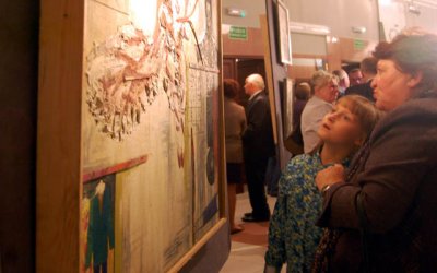 Tłumy na otwarciu wystawy obrazów Karola Pustelnika