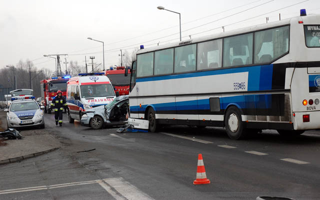 Autobus OSP Chocznia zderzył się z osobówką