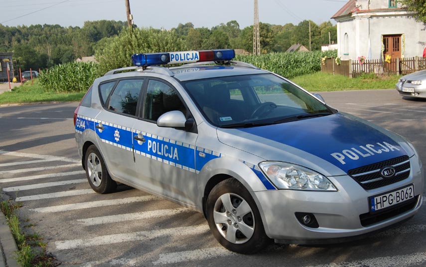 Policja poszukuje świadków uszkodzenia samochodu w Andrychowie
