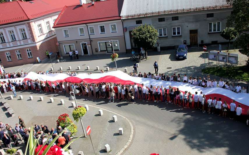 100 metrowa flaga w Andrychowie z okazji 100-lecia odzyskania niepodległości
