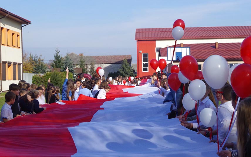 Obchody wciąż trwają. W Wieprzu  rozwinęli 100 metrową flagę i wypuścili 100 balonów