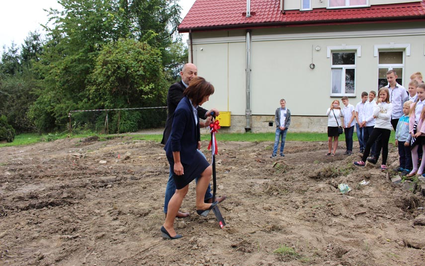 Wbito pierwszą łopatę pod budowę szkoły w Jastrzębi