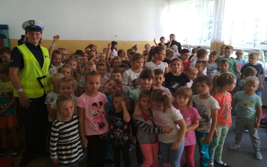 Dzieci ze szkoły w Brodach święcą przykładem tej jesieni
