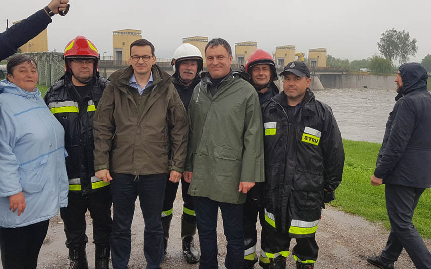 Premier Morawiecki oceniał zagrożenia powodziowe w gminie Brzeźnica