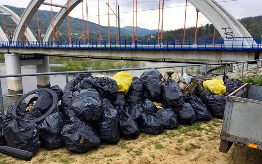 Wielkie sprzątanie Jeziora Mucharskiego. 50 osób zebrało 700 worków śmieci!