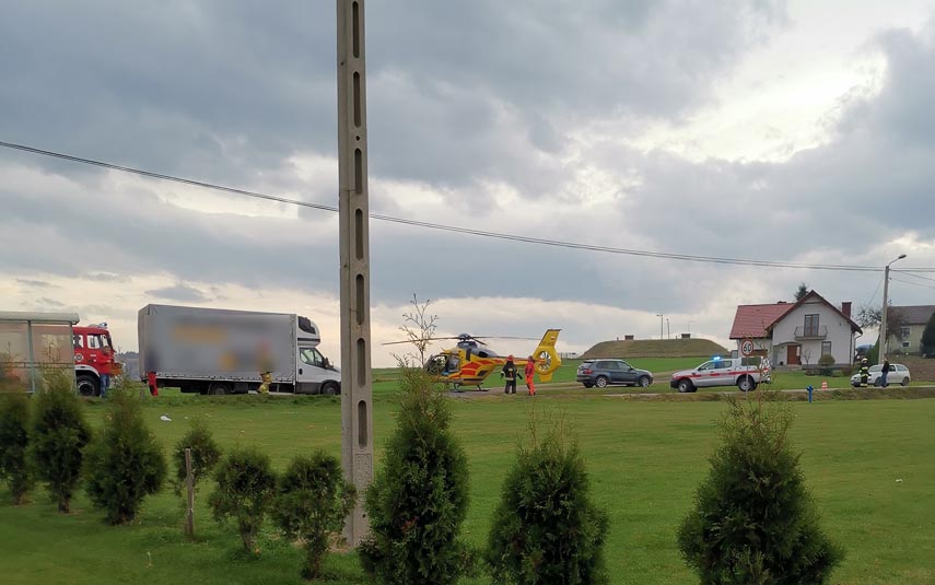 Wypadek  pod krzyżem w Witanowicach. Wezwano śmigłowiec LPR