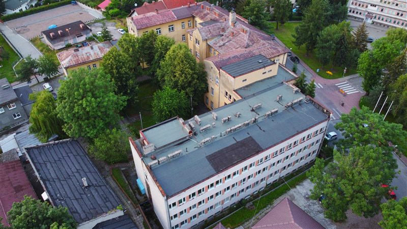 Podpisano umowę. Do pół roku budynki starego szpitala znikną z krajobrazu Wadowic