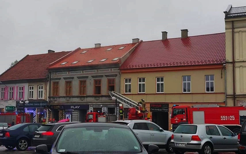 Cztery zastępy strażaków interweniowały w kamienicy przy placu Kościuszki