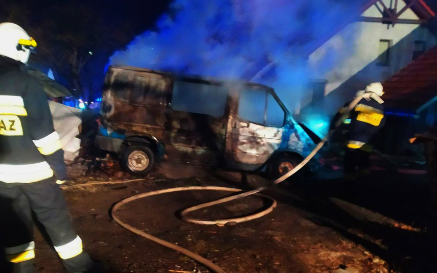 Pożar w Witanowicach. Spłonął samochód i stodoła
