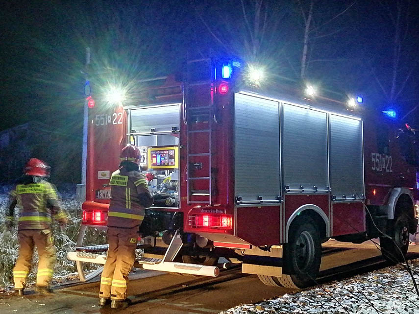 Pracowity niedzielny wieczór dla strażaków. Gasili ogień w Kalwarii, Stanisławiu i Stroniu