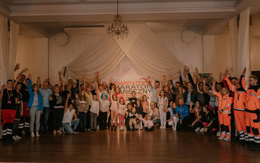 100 osób tańczyło  w Spytkowicach. Cel zacny: odzyskanie słuchu Bartusia