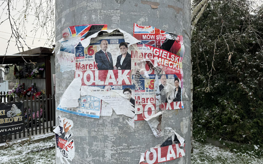 Grubo ponad miesiąc po wyborach a plakaty jeszcze straszą